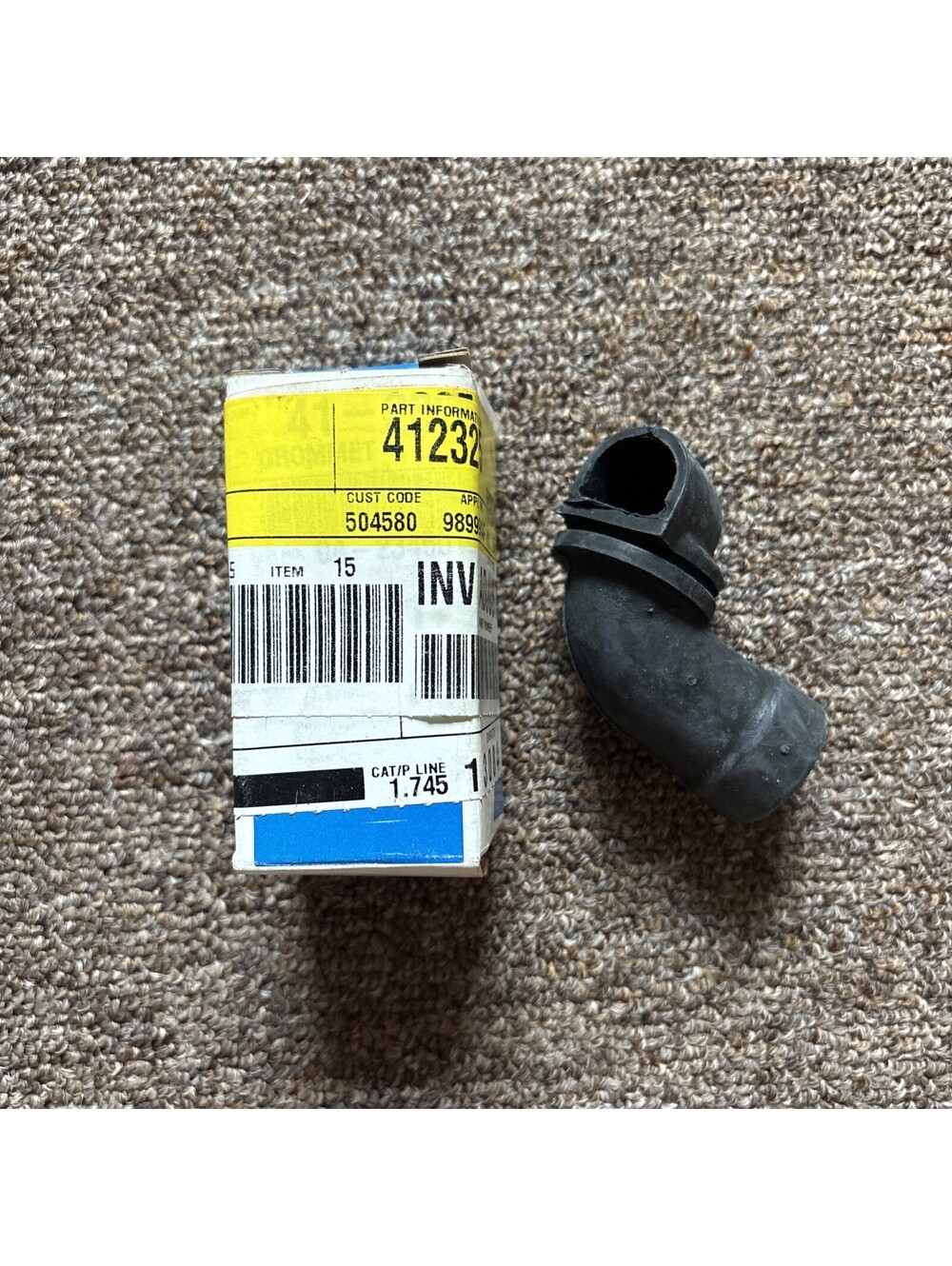 NOS 1973 - 1975 Oldsmobile Models Valve Cover PCV Valve Grommet GM Part # 412325